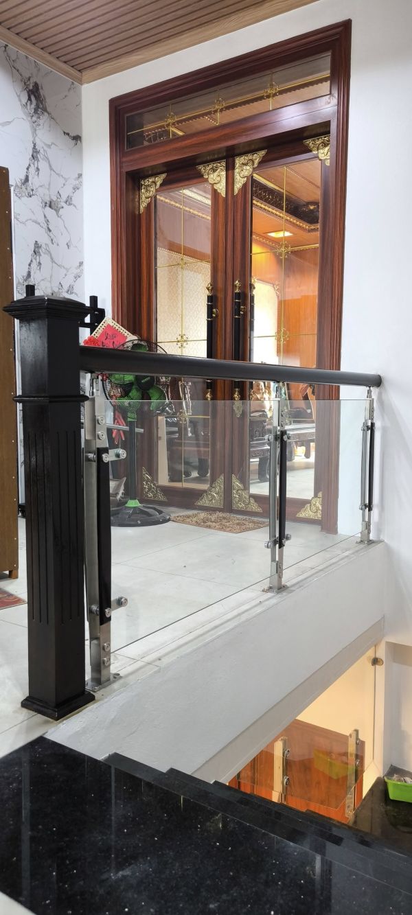 lan can kính trụ inox