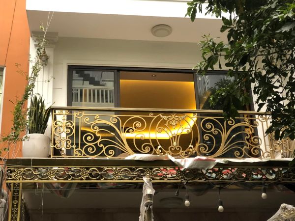 lan can sắt mỹ thuật nhà phố