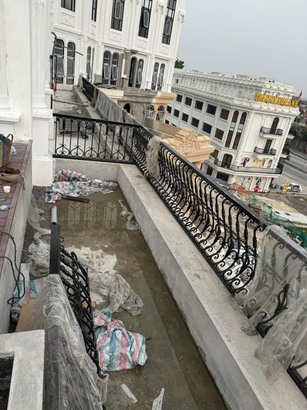 lan can sắt sân thượng