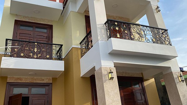 lan can sắt