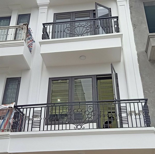 lan can sắt nhà phố