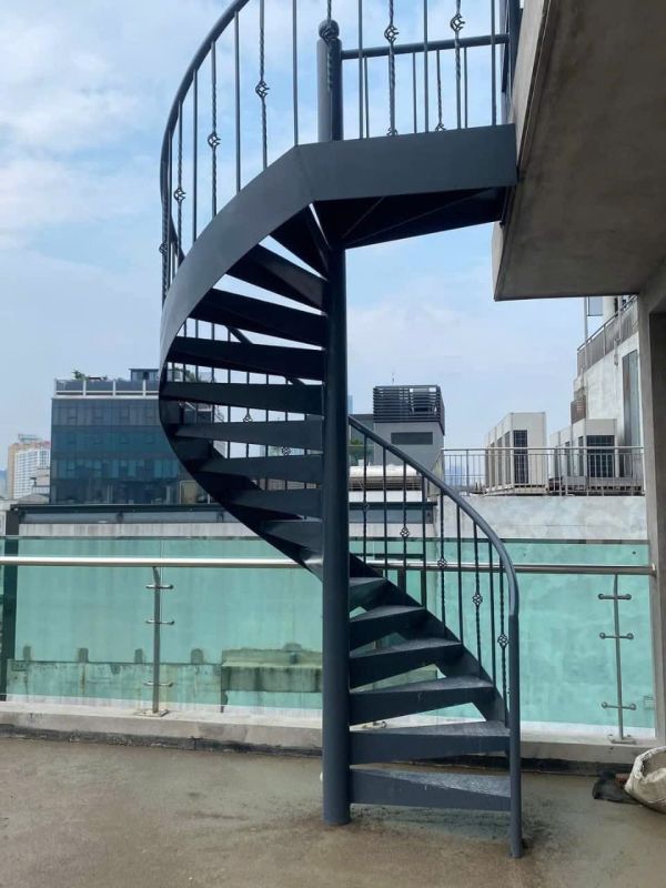 cầu thang sắt xoắn ốc