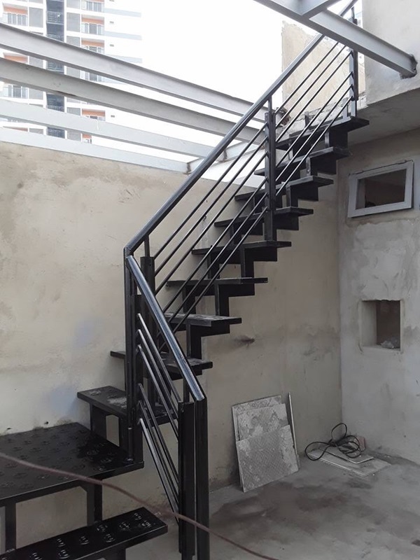 cầu thang sắt chữ L