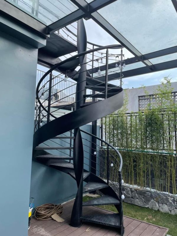 cầu thang sắt xoắn ốc