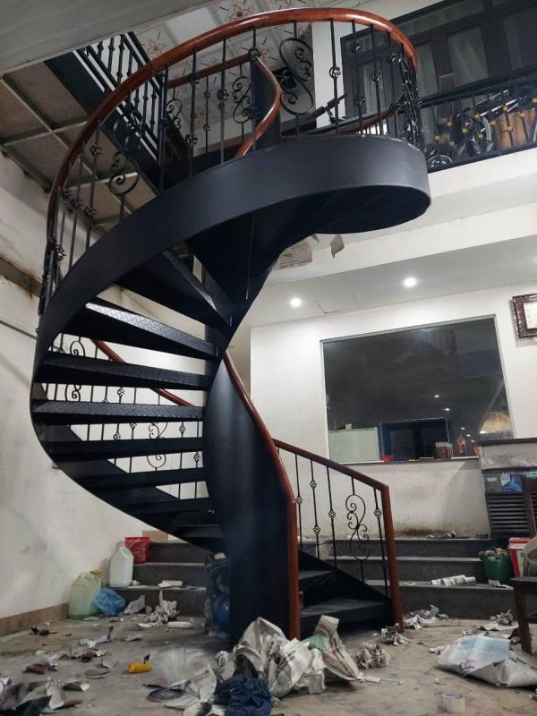 cầu thang sắt xoắn ốc