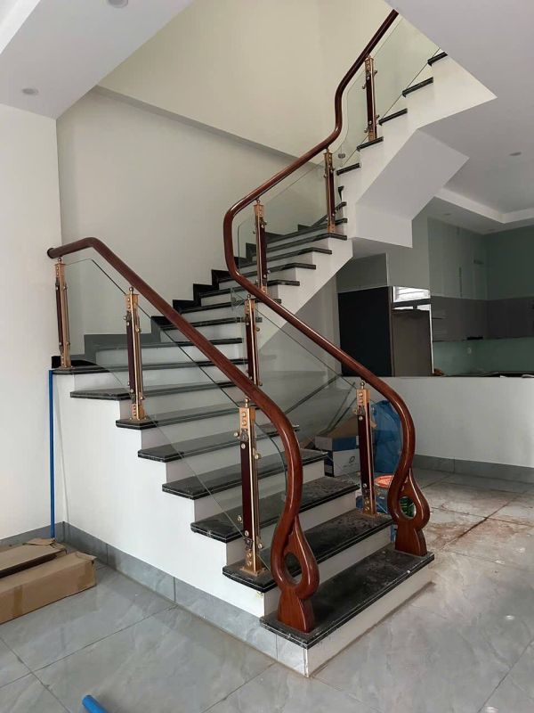 làm lan can kính tại quận 1