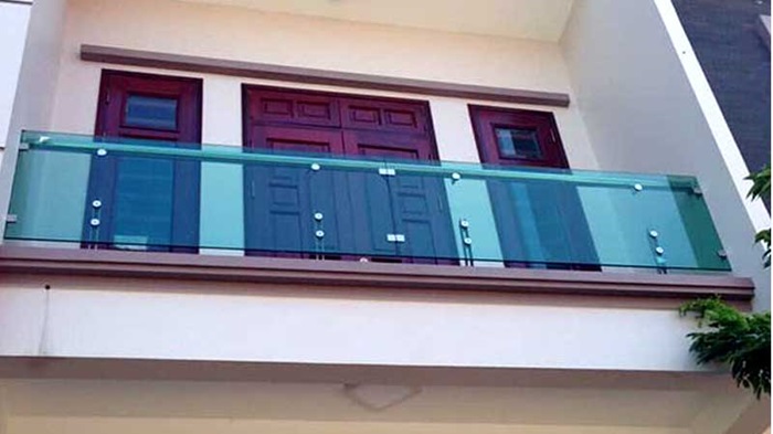 lan can kính ban công