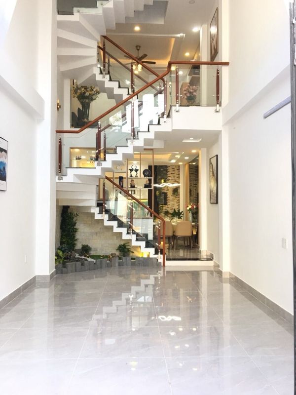 lan can kính nhà phố