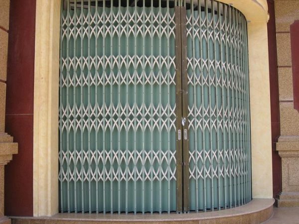 thi công cửa kéo sắt tại quận 12