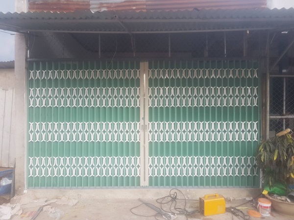 cửa kéo sắt có lá