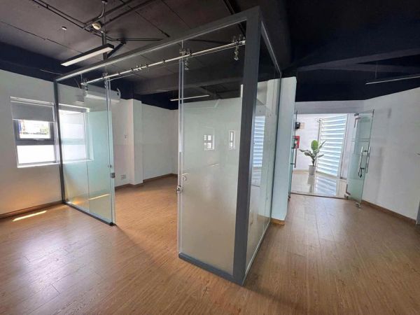 cửa kính cường lực trượt