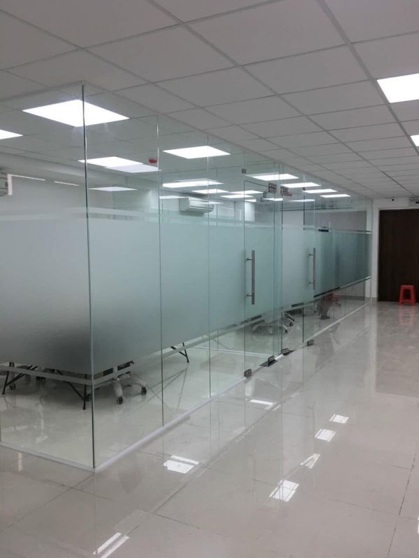 cửa kính cường lực văn phòng