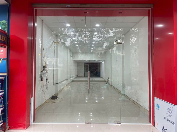 cửa kính cường lực mở quay