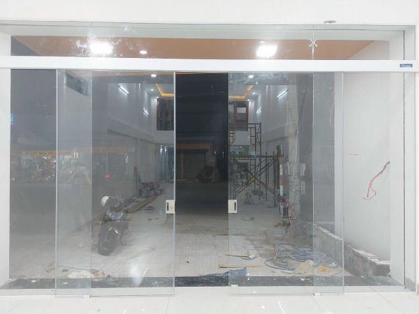 cửa kính cường lực
