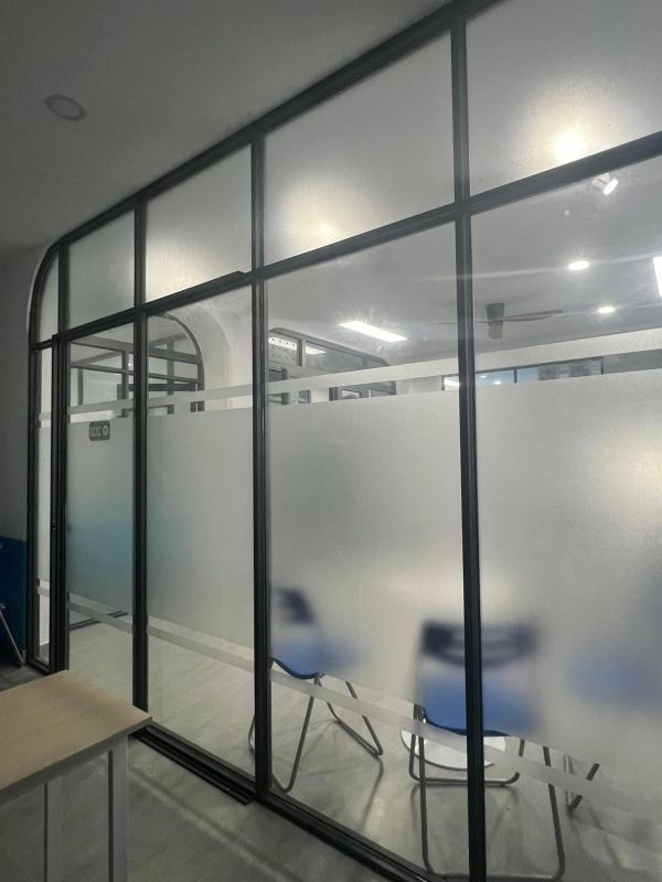 cửa kính cường lực văn phòng