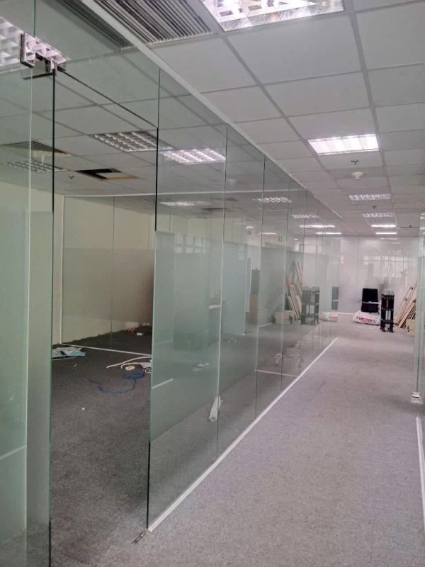 cửa kính cường lực văn phòng