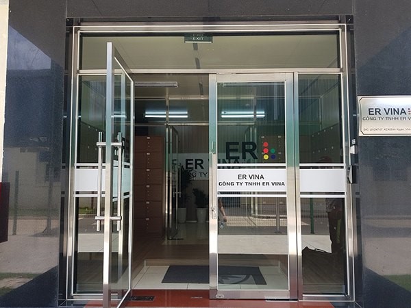 cửa kính cường lực mở quay