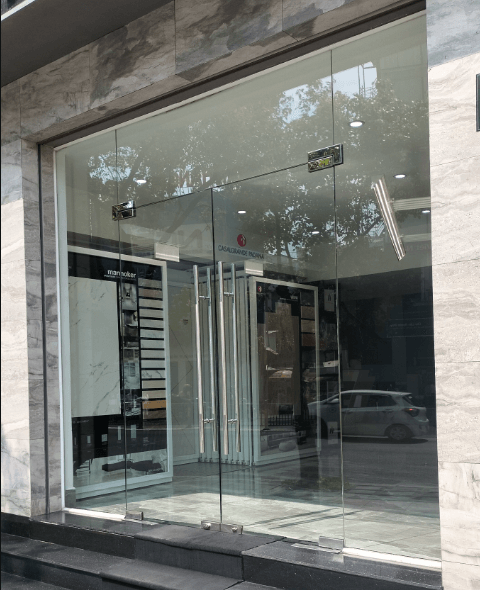 làm cửa kính cường lực tại quận 4