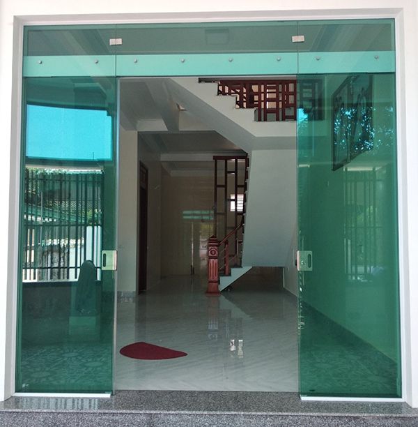 cửa kính cường lực
