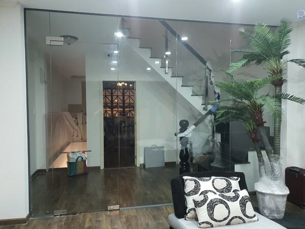 cửa kính cường lực