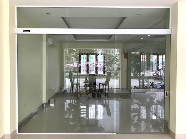 cửa kính cường lực