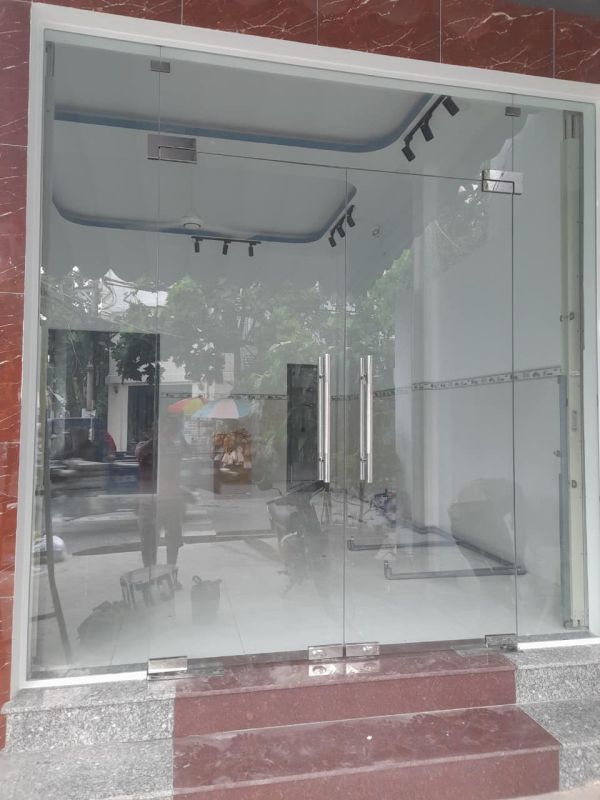 cửa kính cường lực mở quay