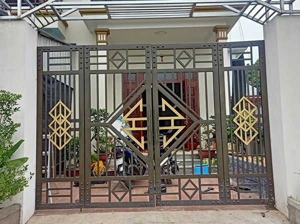 cổng sắt ngoài trời