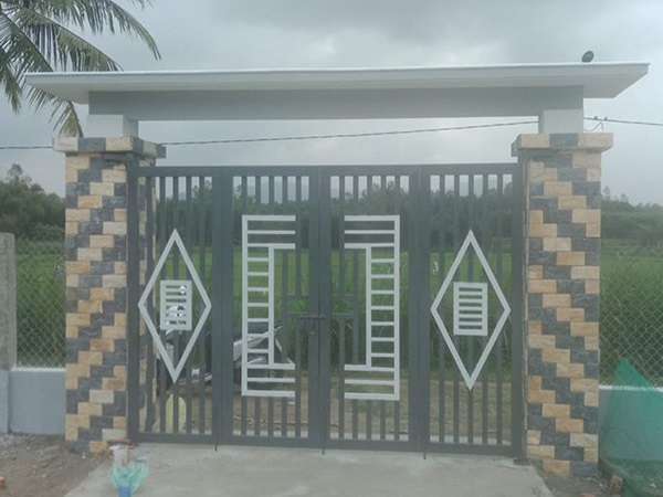 cổng sắt ngoài trời