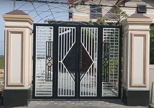 cửa sắt nhà phố