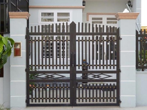 cửa sắt 2 cánh ngoài trời