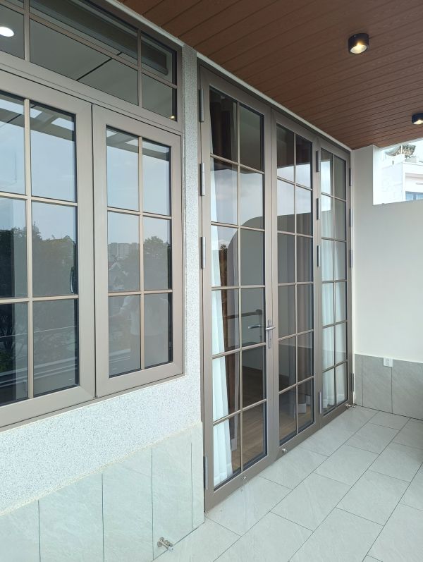 cửa nhôm kính hệ thường