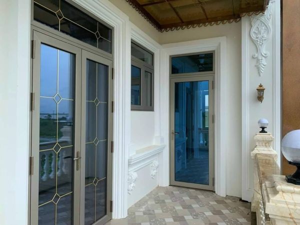 cửa nhôm kính hệ thường