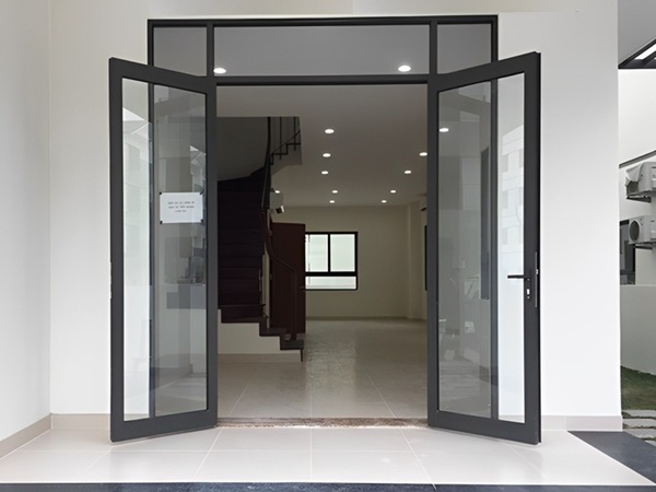 cửa nhôm kính nhà phố