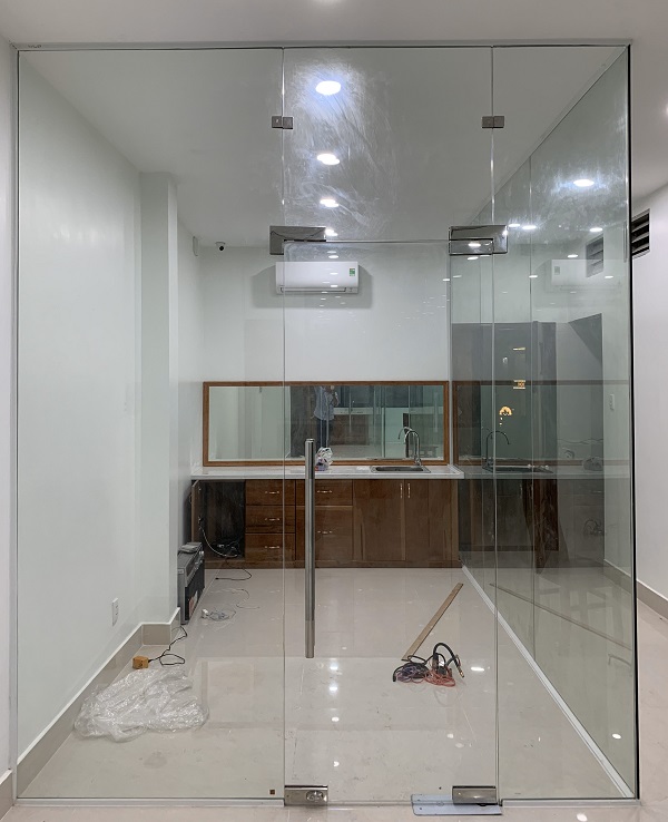 làm vách kính cường lực tại bình tân