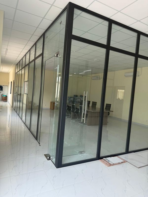 làm vách kính cường lực tại bình thạnh
