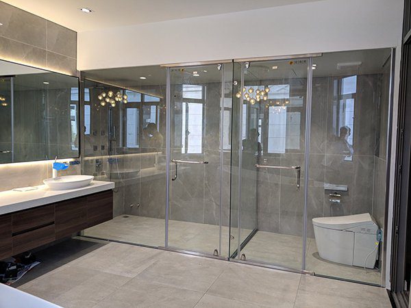 vách kính cường lực nhà tắm