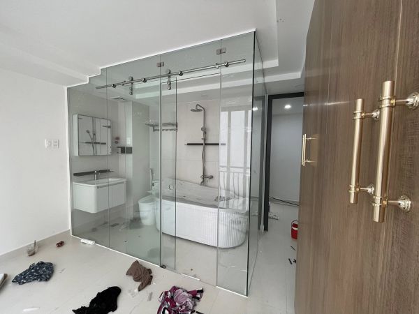 làm vách kính cường lực tại quận 11