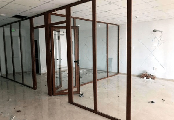 vách kính cường lực