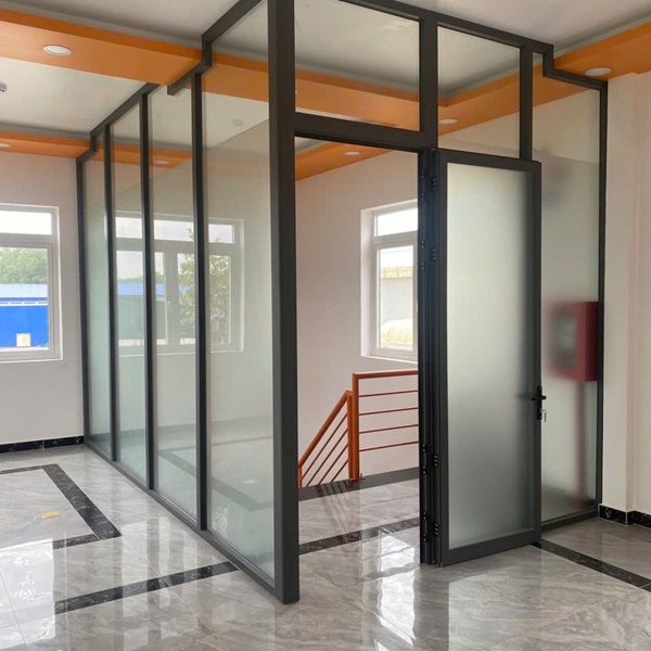 vách kính cường lực nhà ở