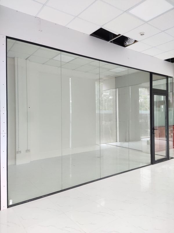 làm vách kính cường lực tại tphcm