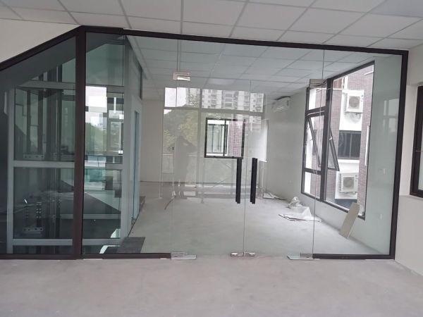 làm vách ngăn nhôm kính tại bình thạnh