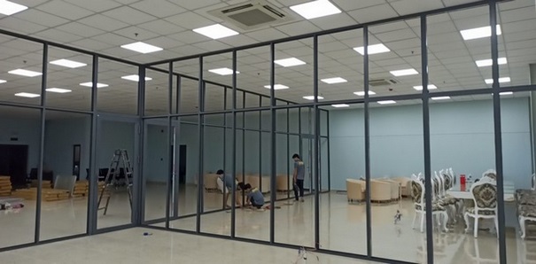 vách ngăn nhôm kính văn phòng