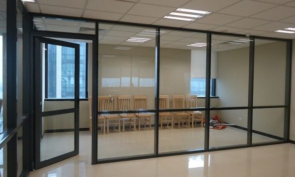 vách ngăn nhôm kính ngăn phòng