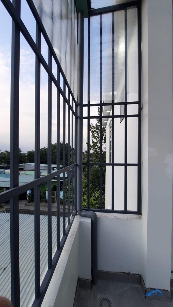 khung sắt bảo vệ ban công