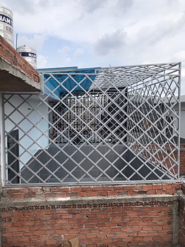 khung sắt bảo vệ