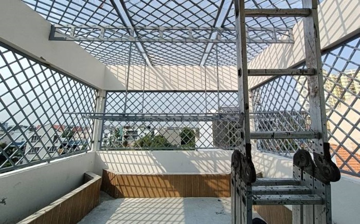khung sắt bảo vệ