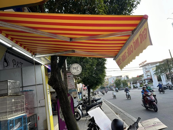 mái hiên di động quay tay