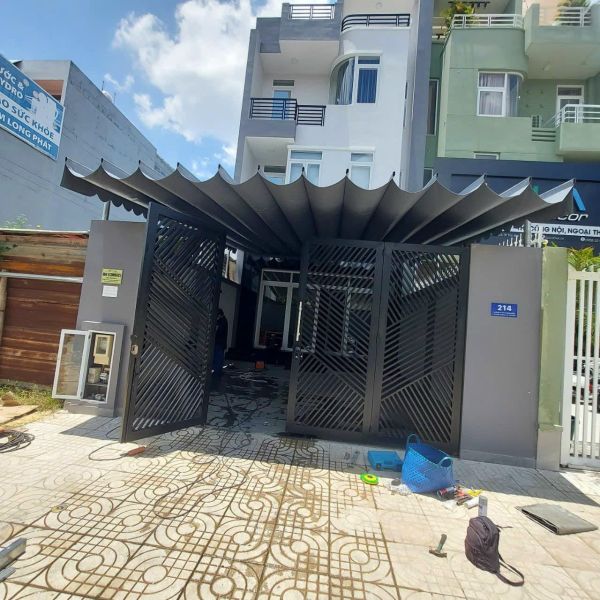 làm mái xếp di động sân trước nhà