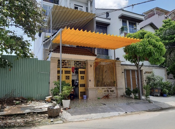 mái xếp di động sân trước nhà