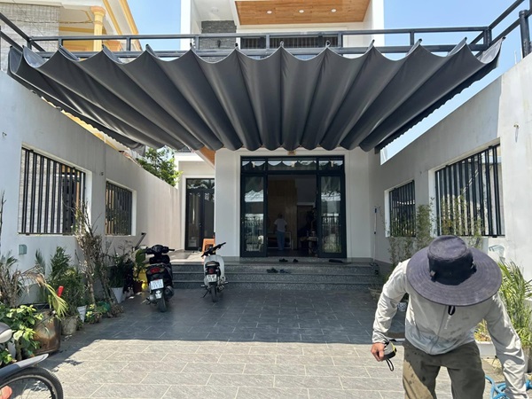 mái xếp di động sân trước nhà